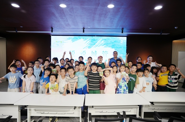 跟勞模進(jìn)課堂 | 中器碳walk走進(jìn)北站街道黨群中心，上演“綠金實(shí)驗(yàn)秀”！